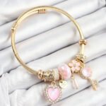 316L Çelik Pembe Zirkon Taşlı Anahtar Ve Kalp Model Gold Renk Charm Bileklik
