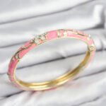 Mineli Pirinç Zirkon Taşlı Pembe Çiçek Motifli Gold Kadın Kelepçe