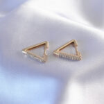 Gold Renk Zirkon Taşlı Üçgen Model Kadın Küpe