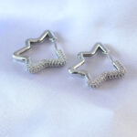 Gümüş Renk Yıldız Model Zirkon Taşlı Pirinç Kadın Küpe