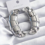 Pirinç Gümüş Renk Kruvasan Model Kadın Küpe