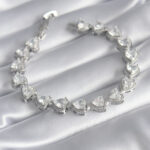 Pirinç Gümüş Renk Zirkon Taşlı Kalp Model VIP Seri Kadın Bileklik