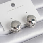 Pirinç Gümüş Renk İşleme Detay Top Model Kadın Küpe