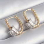 Pirinç Gold Renk Top Model Gümüş Renk Zirkon Taşlı Kadın Küpe