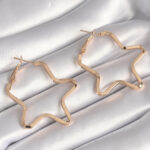 Pirinç Gold Renk Yıldız Model Kadın Küpe