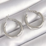 Pirinç Gümüş Renk Halka Model Kadın Küpe