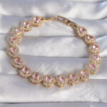 Vip Seri Pirinç Gold Renk Pembe Zirkon Taşlı Kalp Tasarımlı Bileklik