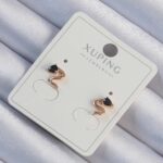 Xuping Rose Renk Siyah Zirkon Taşlı Kıvrımlı Küpe