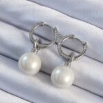 Pirinç Gümüş Renk Zirkon Taş Kaplama İnci Tasarımlı Kadın Küpe