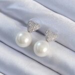 Pirinç Gümüş Renk Zirkon Taşlı Kalp Model İnci Tasarım Kadın Küpe