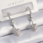 Pirinç Gümüş Renk Zirkon Taşlı Sallantı Kalp Model Kadın Küpe