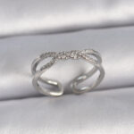 Pirinç Gümüş Renk Ayarlanabilir Zirkon Taşlı Sarmal Model Kadın Yüzük