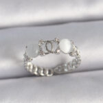 Pirinç Gümüş Renk Ayarlanabilir Zirkon Taşlı Beyaz Mineli Birleşik Halka Model Kadın Yüzük