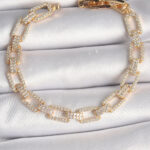 Pirinç Gold Renk Zirkon Taşlı Zincir Model VIP Seri Kadın Bileklik