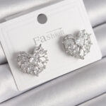 Pirinç Gümüş Renk Zirkon Taşlı Kalp Model Kadın Küpe