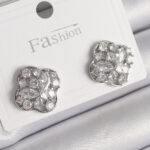 Pirinç Gümüş Renk Zirkon Taşlı Yonca Model Kadın Küpe