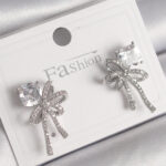 Pirinç Gümüş Renk Zirkon Taşlı Kurdele Model Kadın Küpe