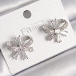 Pirinç Gümüş Renk Zirkon Taşlı Fiyonk Model Kadın Küpe