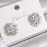 Pirinç Gümüş Renk Zirkon Taşlı Yonca Model Kadın Küpe