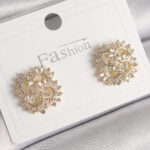 Pirinç Gold Renk Zirkon Taşlı Yonca Model Kadın Küpe