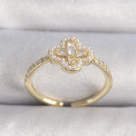 Pirinç Gold Renk Zirkon Taşlı Yonca Model İnci Detay Kadın Yüzük