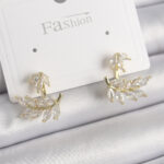 Pirinç Gold Renk Zirkon Taşlı Yaprak Model Kadın Küpe