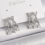 Pirinç Gümüş Renk Zirkon Taşlı X Model Sallantı Detay Kadın Küpe