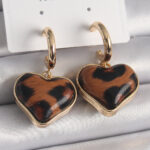 Pirinç Gold Renk 3D Kalp Leopar Desen Model Kadın Küpe