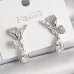 Pirinç Gümüş Renk Zirkon Taşlı Turna Kuşu Model Sallantı Detay Kadın Küpe