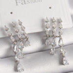 Pirinç Gümüş Renk Zirkon Taşlı Yağmur Model Kadın Küpe