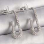 Pirinç Gümüş Renk Zirkon Taşlı Çengelli İğne Model Kadın Küpe