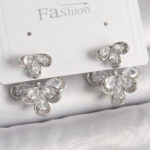 Pirinç Gümüş Renk Zirkon Taşlı Damla Model Kadın Küpe