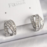 Pirinç Gümüş Renk Zirkon Taşlı Düğüm Halka Model Kadın Küpe