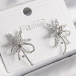 Pirinç Gümüş Renk Zirkon Taşlı Yıldız Düğüm Model Kadın Küpe