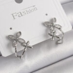 Pirinç Gümüş Renk Zirkon Taşlı 2'Li Çiçek Model Kadın Küpe