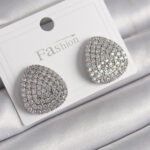 Pirinç Gümüş Renk Zirkon Taşlı Plaka Model Kadın Küpe