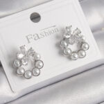 Pirinç Gümüş Renk İncili Halka Model Zirkon Taşlı Çiçek Detay Kadın Küpe