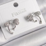 Pirinç Gümüş Renk Zirkon Taşlı Fiyonk Model Kadın Küpe