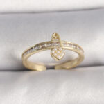 Pirinç Gold Renk Zirkon Taşlı İnci Detay Kilit Kalp Figür Ayarlanabilir Yüzük