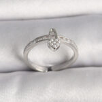 Pirinç Gümüş Renk Zirkon Taşlı İnci Detaylı Kilit Kalp Model Ayarlanabilir Yüzük