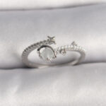 Pirinç Gümüş Renk Zirkon Taşlı Beyaz Mineli Yıldız Detay Ayarlanabilir Kadın Yüzük