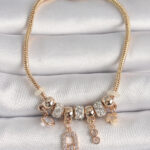 Pirinç Gold Renk Zincir Sallantı Zirkon Taşlı Messika Figür Yıldız Detay Kadın Bileklik