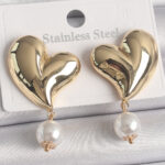 Pirinç Gold Renk Kalp Model Sallantı İnci Detay Kadın Küpe