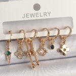 Pirinç Gold Renk Çoklu Figür Kadın Küpe Seti