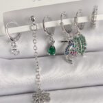 Pirinç Gümüş Renk Sallantı Zirkon Taşlı Ağaç Figür Çoklu Kadın Küpe Seti