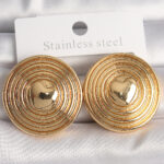 Pirinç Gold Renk Kalp İşlemeli Daire Plaka Model Kadın Küpe