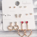 Pirinç Gold Renk Zirkon Taşlı Sallantı Kalp Figür 7 Çift Kadın Küpe Seti