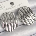 Pirinç Gümüş Renk Sallantı İşlemeli Daire Plaka Model Kadın Küpe