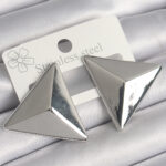 Pirinç Gümüş Renk 3D Üçgen Model Kadın Küpe