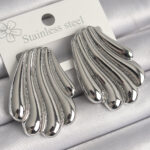 Pirinç Gümüş Renk İşlemeli İstiridye Model Kadın Küpe